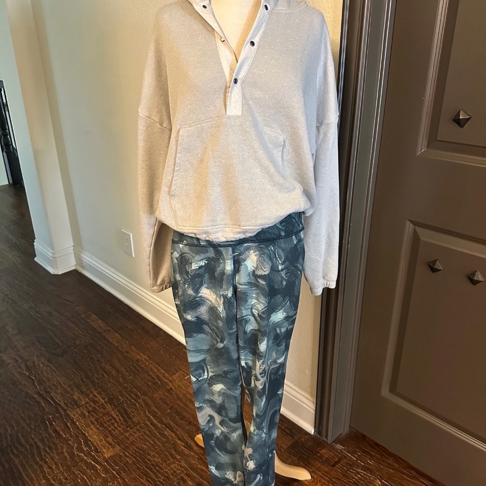 Fabuletics Sweatshirt & Legging-Size M